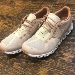 On Cloud Running Shoes rose/sand size 7